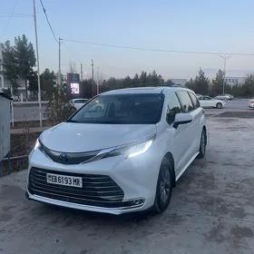 Toyota Sienna 2022