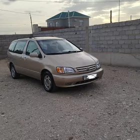 Toyota Sienna 2000