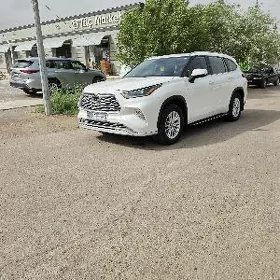 Toyota Highlander 2021