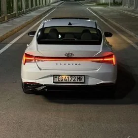 Hyundai Elantra 2022
