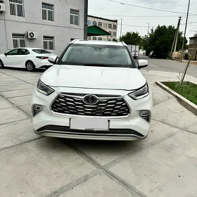 Toyota Highlander 2021