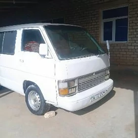 Toyota Hiace 1988