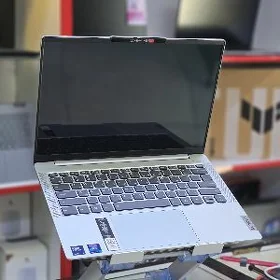 LENOVO ULTRA 7/ OLED / 16RAM