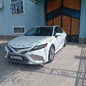 Toyota Camry 2021