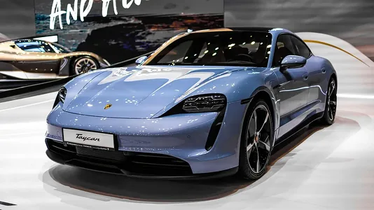 Porsche islegiň pese gaçmagy sebäpli batareýaly elektrik Taycan awtoulagynyň önümçiligini togtatmaga mejbur boldy