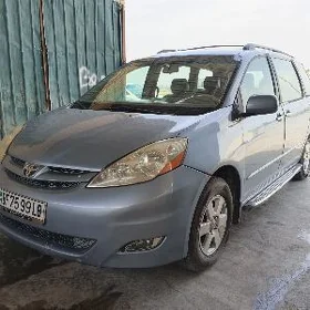Toyota Sienna 2004