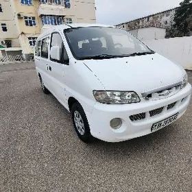 Hyundai H-1 2002