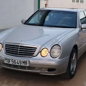 Mercedes-Benz W212 2001