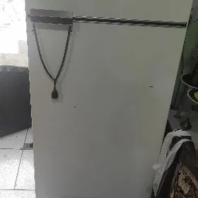 Холодильник продаётся