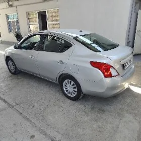 Nissan Versa 2012