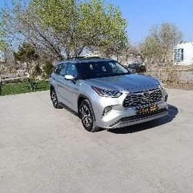 Toyota Highlander 2021