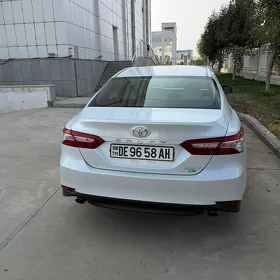 Toyota Camry 2021