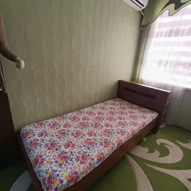 Кровать