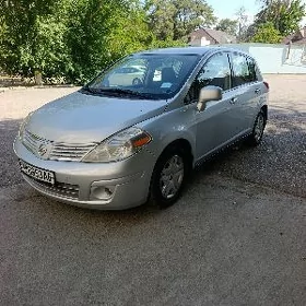 Nissan Versa 2011