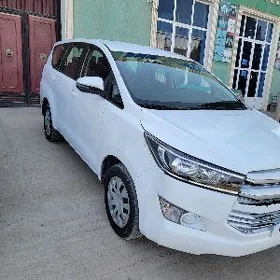 Toyota Innova 2021