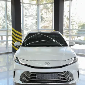 Toyota Camry Hybrid 2026