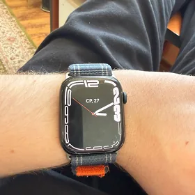 Apple Watch 8 series 45 mm