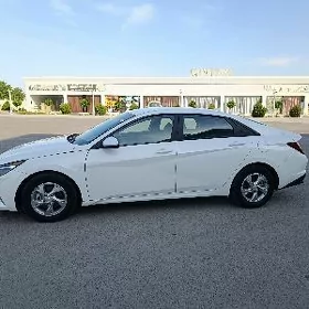 Hyundai Elantra 2022