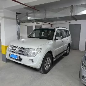 Mitsubishi Pajero 2013