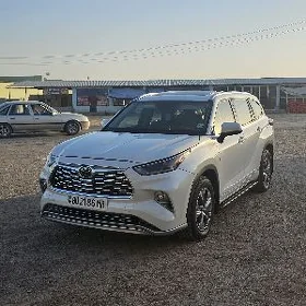 Toyota Highlander 2021