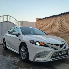 Toyota Camry 2021