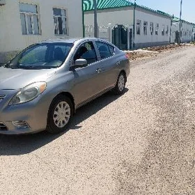 Nissan Versa 2012