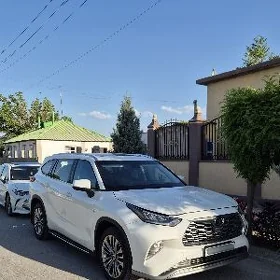 Toyota Highlander 2021