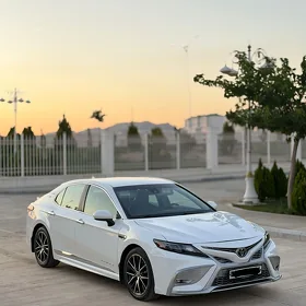 Toyota Camry 2021