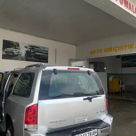 Nissan Armada 2005