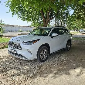 Toyota Highlander 2025