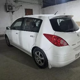 Nissan Versa 2012