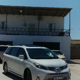 Toyota Sienna 2016