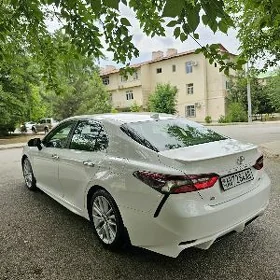 Toyota Camry 2021