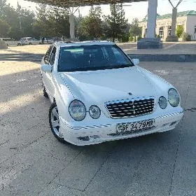 Mercedes-Benz E320 2000