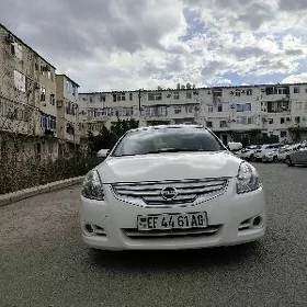 Nissan Altima 2011