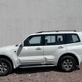 Mitsubishi Montero 2000