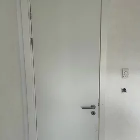двери