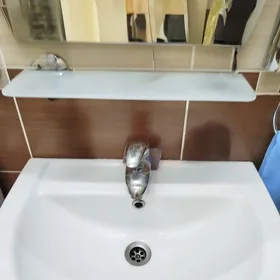 раковина и зеркало