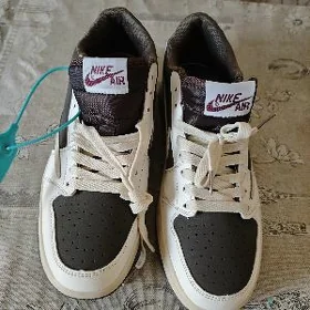 Nike кроссовки
