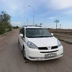 Toyota Sienna 2004
