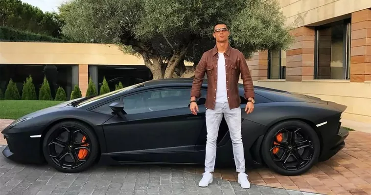 Bugatti за $10 млн и «Гелендваген» от Джорджины: топ-5 авто из коллекции Роналду