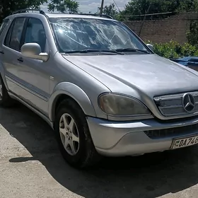 Mercedes-Benz ML350 2001