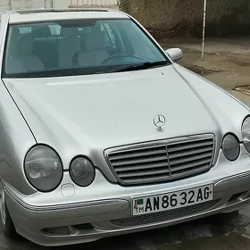 Mercedes-Benz E320 2002