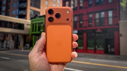 iPhone ogrularyň eline düşen badyna gulplanar