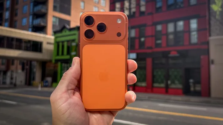 iPhone ogrularyň eline düşen badyna gulplanar