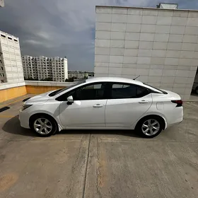 Nissan Versa 2020