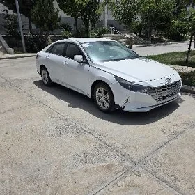 Hyundai Elantra 2022
