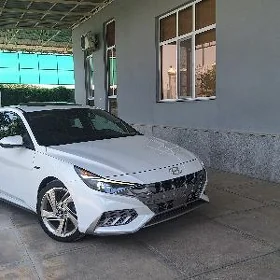 Hyundai Elantra 2023
