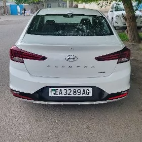 Hyundai Elantra 2020