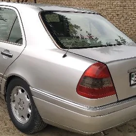 Mercedes-Benz C-Class 1995